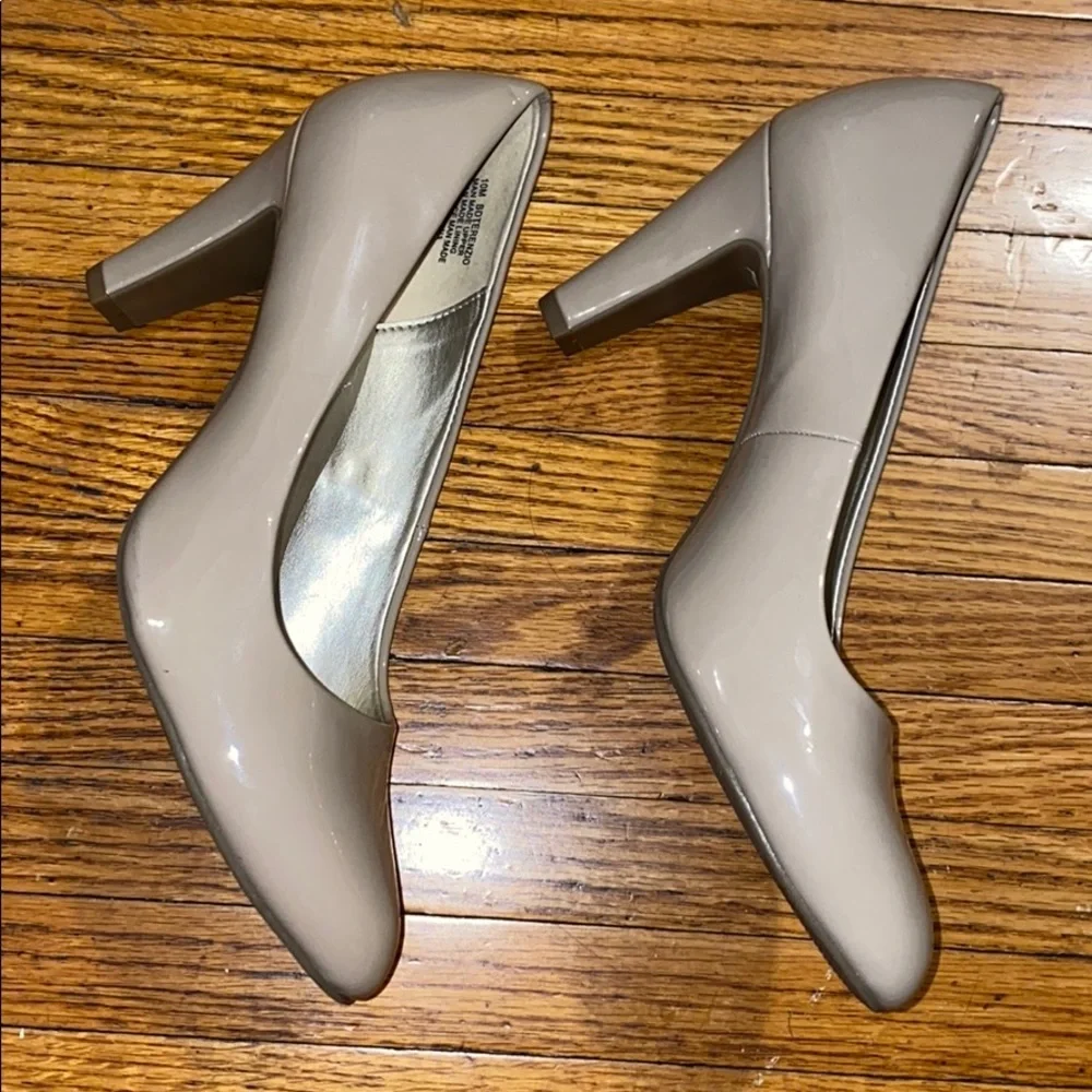Bandolino Nude Patent Leather Pumps